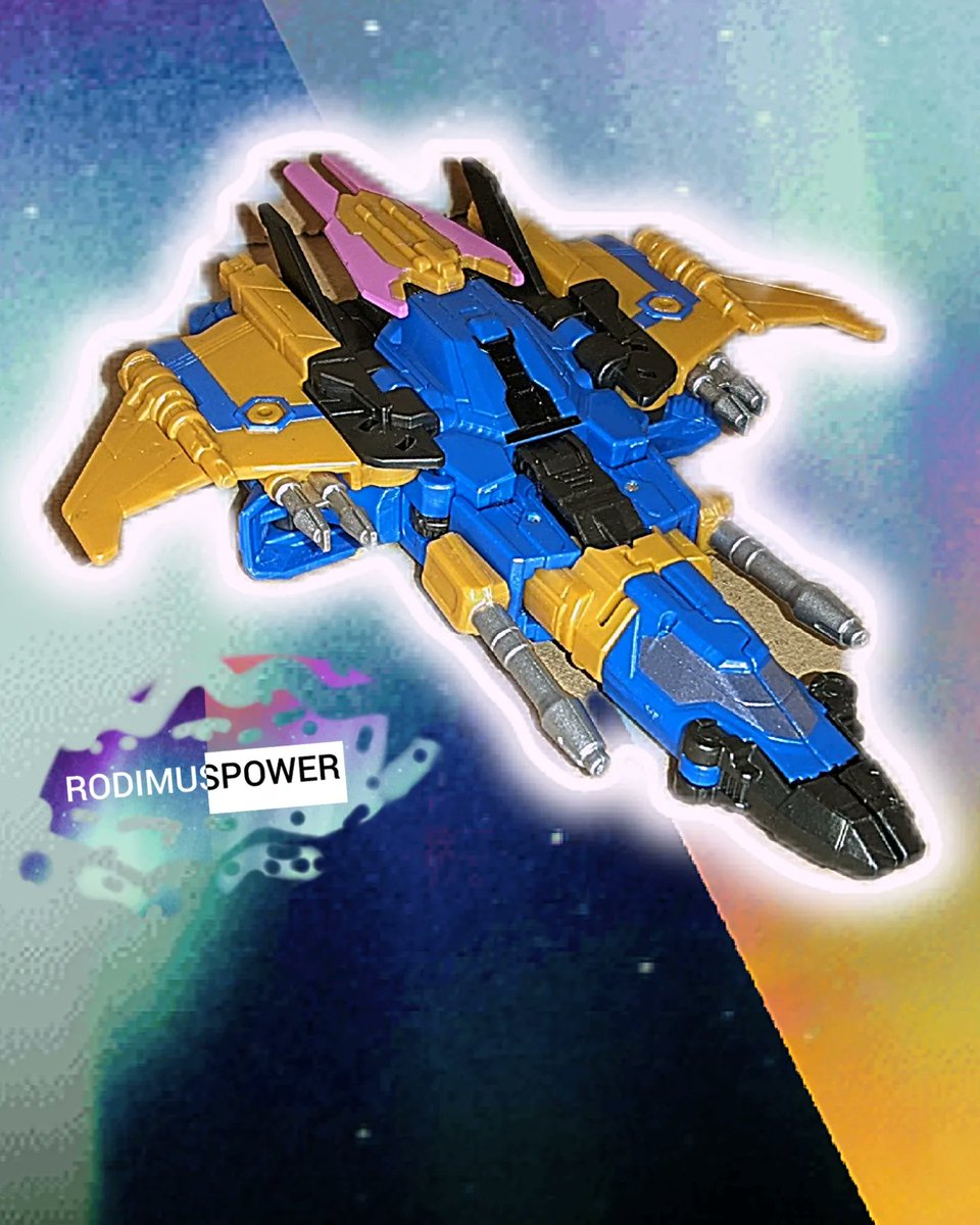 gijoepower's tweet photo. #SentinelPrime #PrimeChangers wave 1 

In my opinion, #Sentinel #Prime didn't turn out quite as well as #Bumblebee, even though Sentinel isn't badly constructed, it's just that the jet nose sometimes doesn't clip together properly. (🇬🇧) https://t.co/cJIzMGEEb4