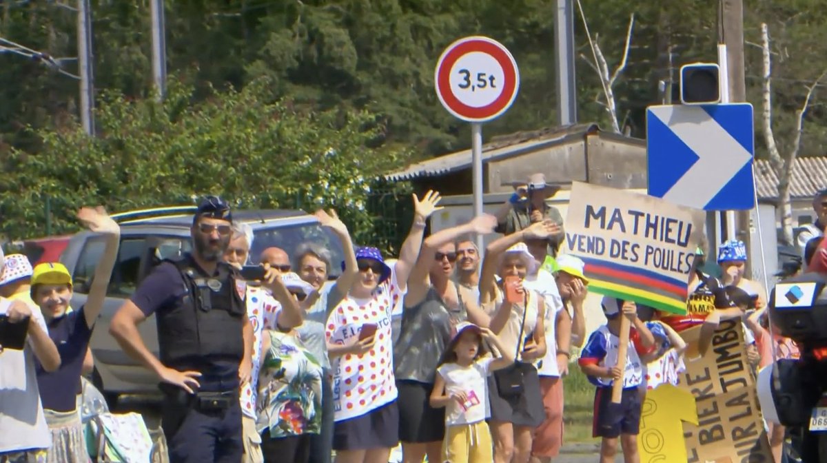 ❌Mathieu van der Poel 
✅Mathieu sells chickens 😂

#TDF2024