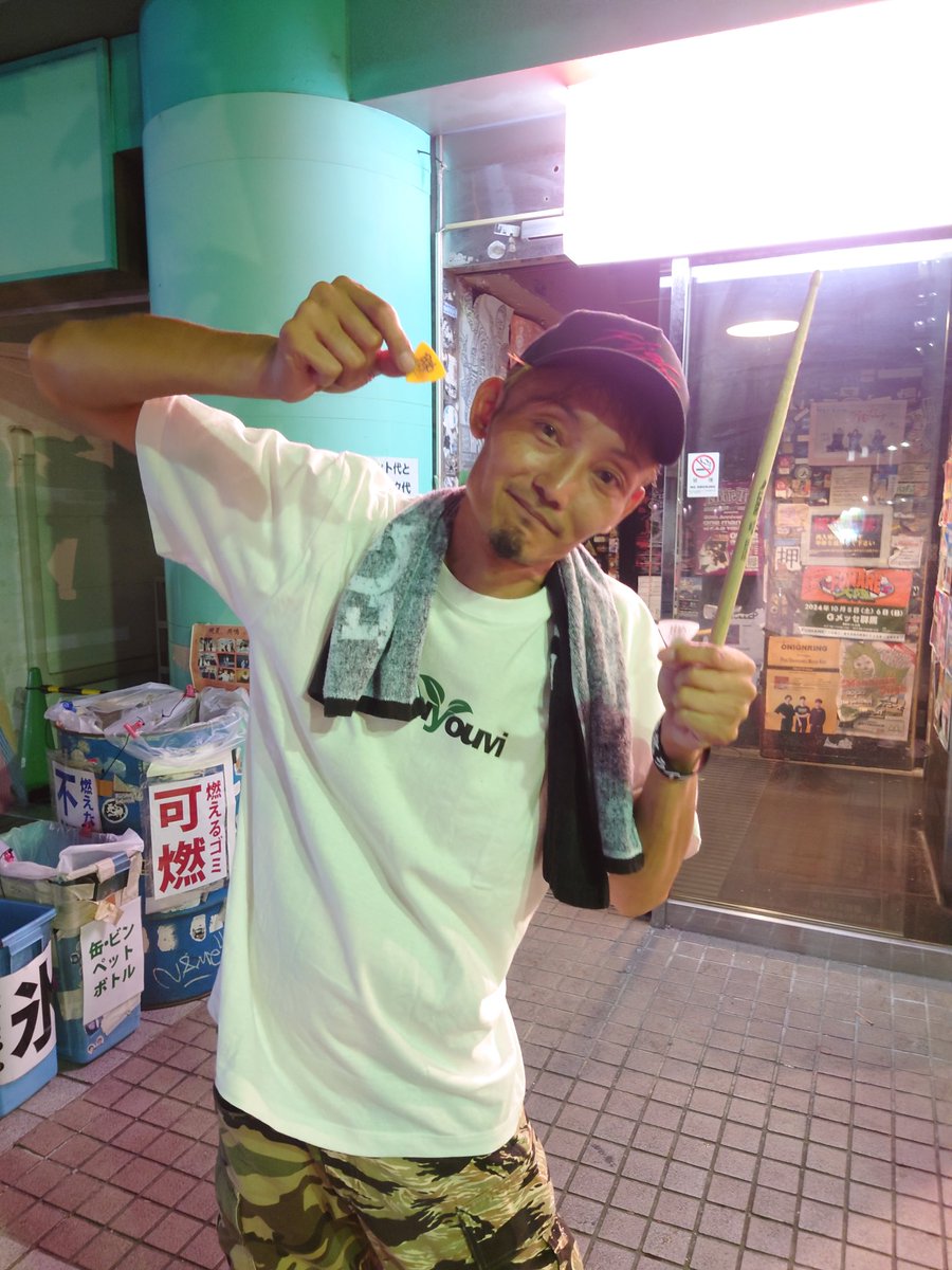 arurunka's tweet photo. 今日は俺たちのFAD!
本当は北海道に出張だったんだけど『大事なライブかあるので行きたくないです』って上司に言ってライブを取りました!
俺の選択は絶対間違ってない!
ほんと毎回楽しい
今日もありがとうございました🙏
#MUSHRO.mo
#DETOX
#mokuyouvi
#Babysmoker
#フルコンプだドン https://t.co/jZXMOd1qs4