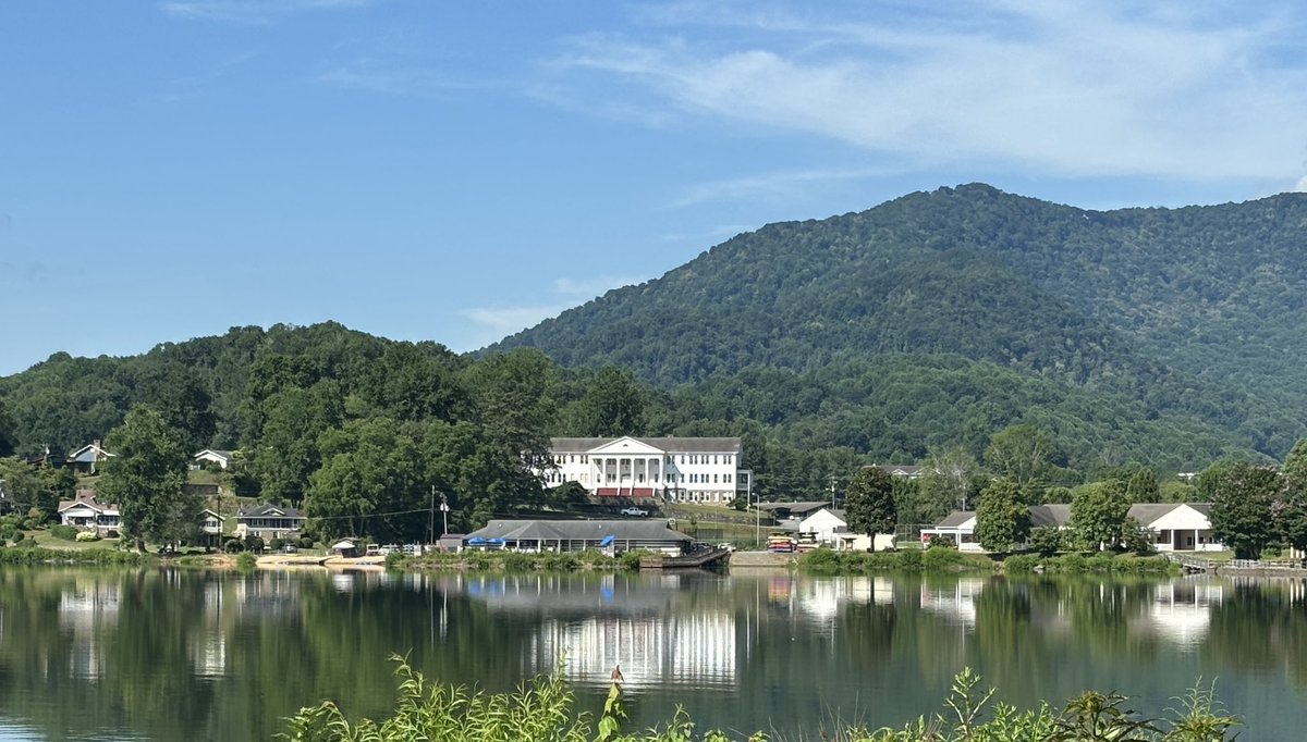 sejumc's tweet photo. It’s the day before the 2024 SEJ Conference begins and people are taking in the serene sights of Lake Junaluska. 
#2024SEJUMC #ForwardInFaith https://t.co/NrxoTo1uKf