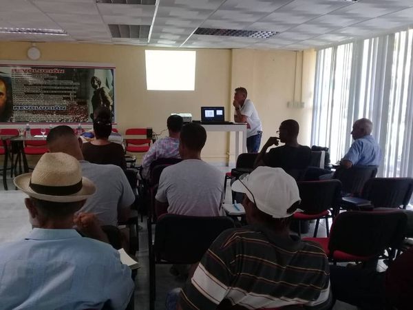 LA EAA  Camagüey en consejo de dirección, se hablaron temas relacionados con  comercial con vistas al decreto Ley 87, que permitirá mejor retribución  salarial en la empresa y en las UEB.