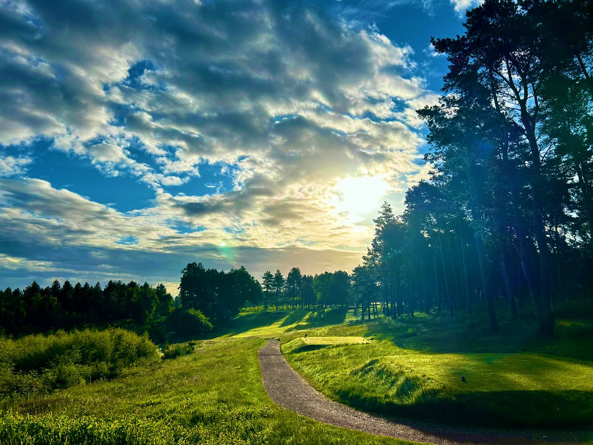BeauDesertGolf's tweet photo. 🧵
An exciting opportunity is available for a Training Applicant/Registered PGA Assistant ⬇️

Please send CV to anthony@bdgc.co.uk.

Closing date for applications Fri 26th Jul 2024. https://t.co/RIUmSEayhH