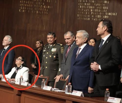 Rocha4T's tweet photo. Así bateó #NormaPiña a AMLO  //  Así bateó (arriba de 300) AMLO a Norma Piña 

Quien ríe al último, ríe mejor. 

Por cierto señora Piña, ya el Presidente mandó la iniciativa. Si quiere diálogo con gusto se le atenderá en la ventanilla de la gran @LuisaAlcalde y del Legislativo. https://t.co/6iSzhcbT43