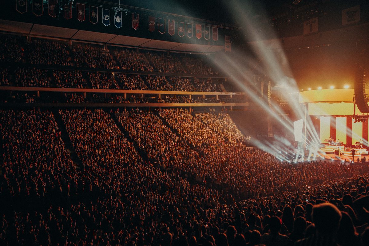 XcelEnergyCtr's tweet photo. Niall Horan brought an amazing sold out crowd to #MyXEC on Sunday night!

📷: Christian Tierney https://t.co/GPUAGbSwVW