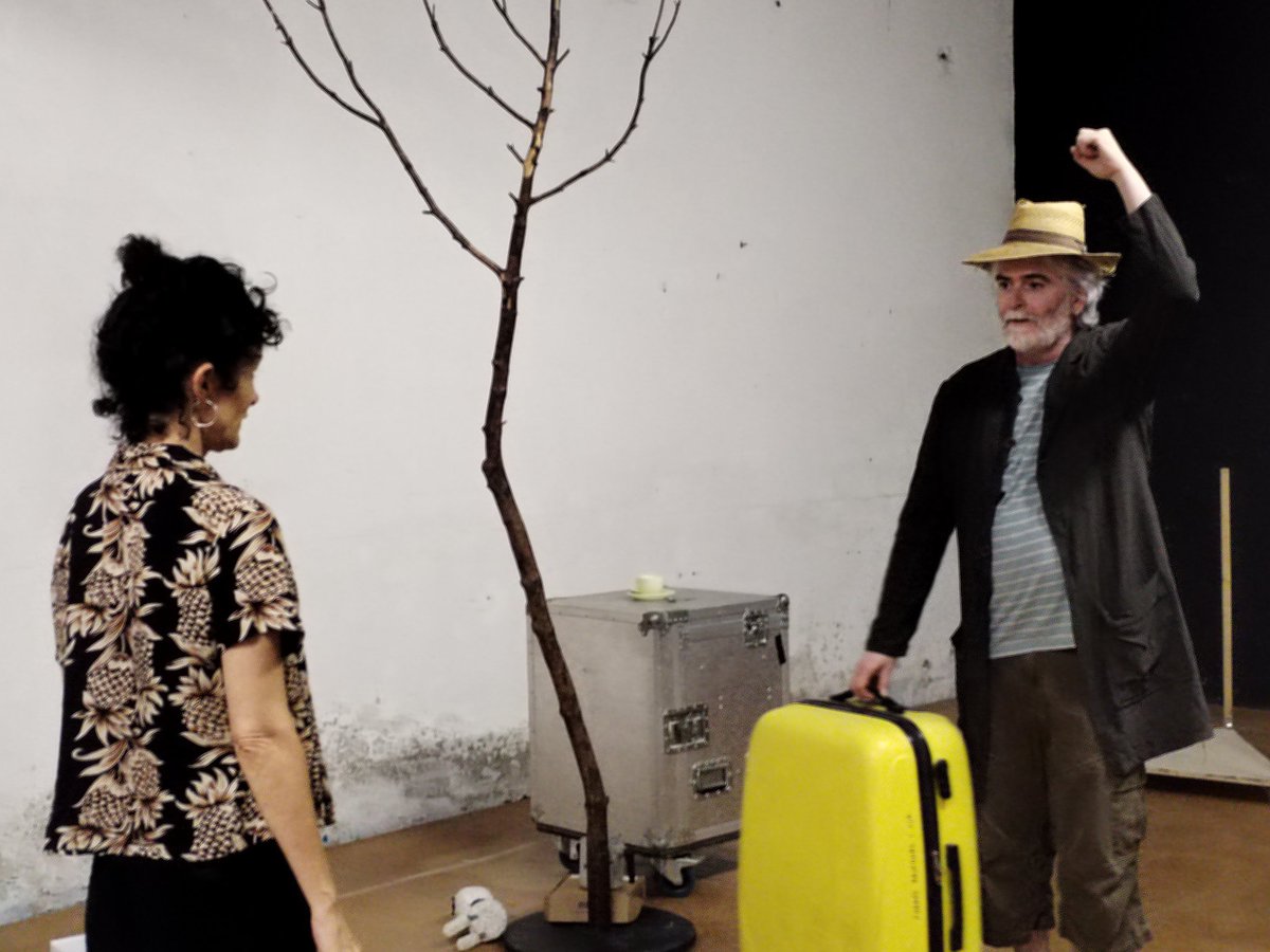 ⚡ Preparant el nou espectacle...

DUES ALES parteix del conte de la italiana Cristina Bellemo, amb dramatúrgia de Jordi Palet i direcció de Dora Cantero. Aviat us n'explicarem més!