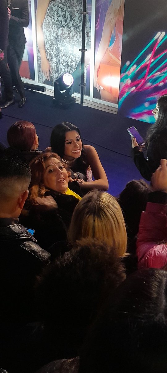 ERICAEGODOY2's tweet photo. Final de Gran Hermano saludo de Rosina y Jacinta 💕
ROCINTA jajaja
Superpoderosas 💚💙💜
Gran Hermano
Gran Armado
Alfombra azul
Jachu
Rosi
#GranHermanoAr #finalgh
@JacinMaidana https://t.co/G687iX0LMq
