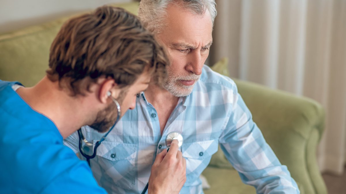 #Santé

🔊 5 à 10 % des Français souffrent de la broncho-pneumopathie chronique obstructive, une maladie inflammatoire entrainant une obstruction des bronches.

🔶 Plusieurs traitement efficaces existent. Explications dans le KLESIA Mut' Mag (p20) 👉 calameo.com/read/007223604…