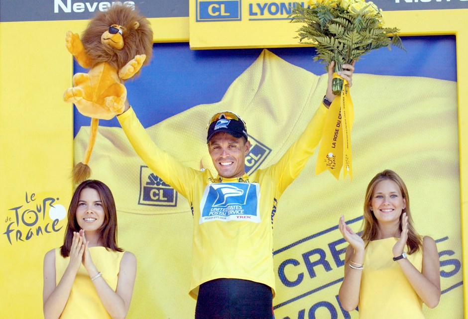 Tal dia como hoy de hace justo 21 años, Victor Hugo Peña llevaba a todo un país a lo más alto del Tour de Francia 🇨🇴

El del US Postal se convertia en el primer colombiano de la historia en llevar el maillot amarillo💛

Años más tarde le seguirian Fernando Gaviria y Egan Bernal