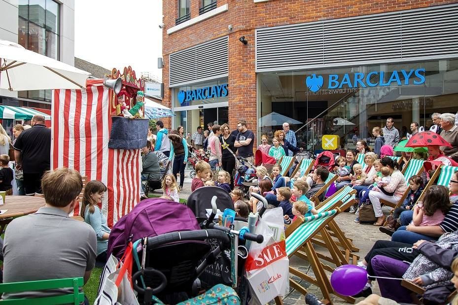 Parkway's summer street party is back on Saturday, July 20th! 🌞 They're looking for local acts and groups to light up the community stage. If you're interested, send us a DM or email hello@shopatparkway.com 🎤🎸
-
-
-
#ParkwaySummerParty #VisitNewbury