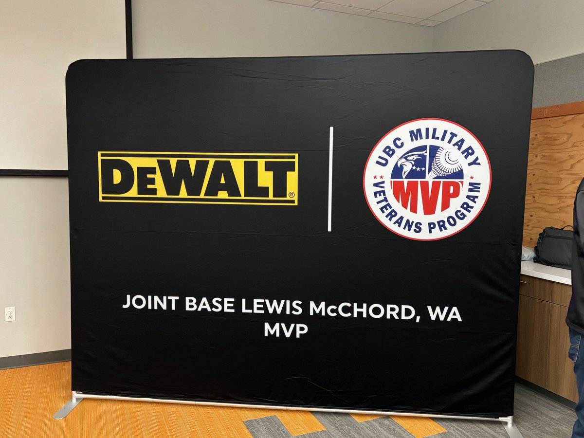 HelmetsHardhats's tweet photo. It's #TrainingCenterTuesday! βοΈH2H Northwest Regional Manager Nick Weathers attended and spoke at the United Brotherhood of Carpenters MVP graduation near Joint Base Lewis-McChord in Washington! https://t.co/c9liVXZitr