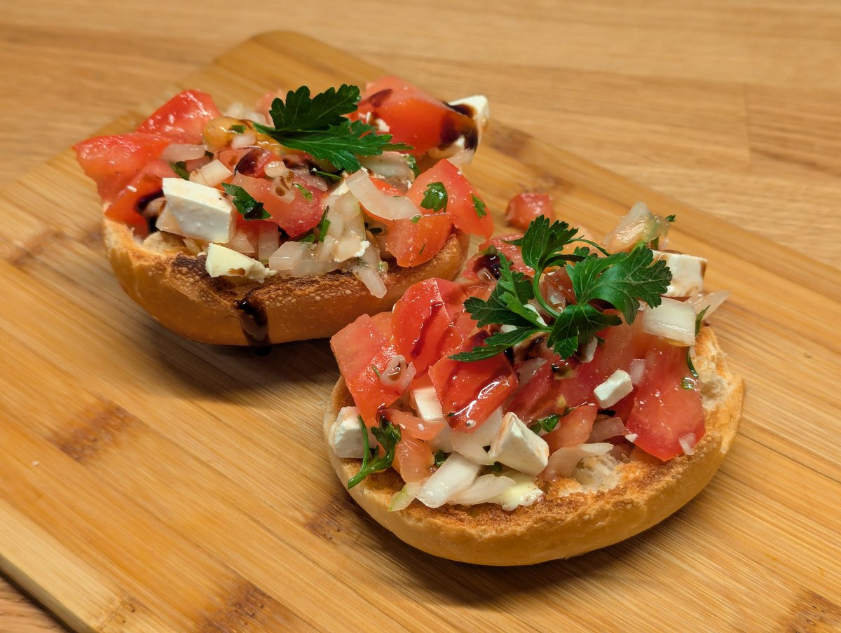 Vulniir's tweet photo. I wanted to make a plain tomato salad. Suddenly feta. And accidential bread rolls.

Dang. https://t.co/hJYkwfx422