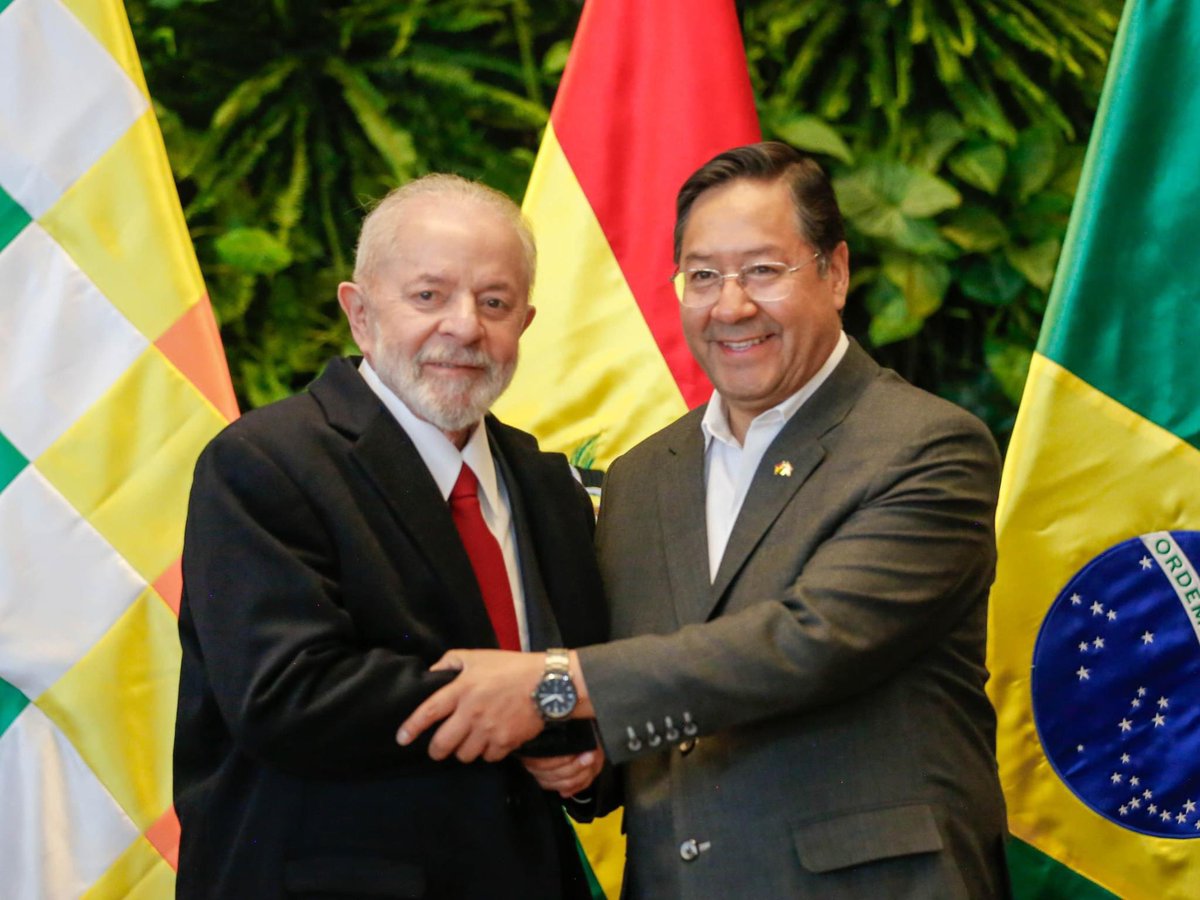 Contentos de recibir en #SantaCruz, #Bolivia, a nuestro hermano presidente del #Brasil, <a href="/LulaOficial/">Lula</a>. Unidos somos más fuertes y seguiremos fortaleciendo nuestra hermandad y el trabajo coordinado por el bienestar y el progreso de nuestros pueblos.