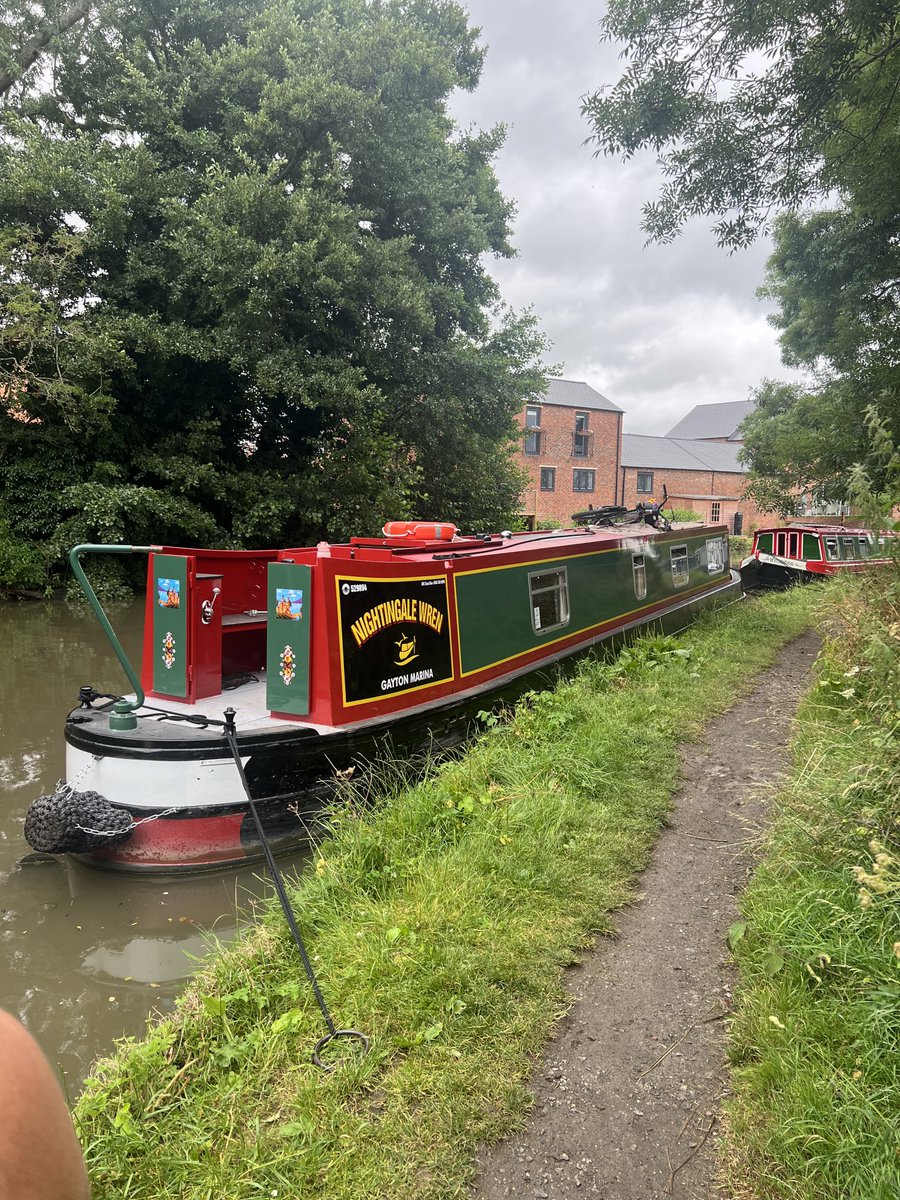 Life in the slow lane onboard ⁦<a href="/driftersboating/">Drifters Boating Holidays</a>⁩ narrow boat Nightingale Wren motoring up the Grand Union Canal with family on board. So relaxing ⁦<a href="/CanalRiverTrust/">Canal & River Trust</a>⁩ ⁦<a href="/CW_Guild/">CaravanWriters'Guild</a>⁩ ⁦<a href="/TravWriters/">BGTW</a>⁩ ⁦<a href="/YachtPhoto/">The Howorths</a>⁩