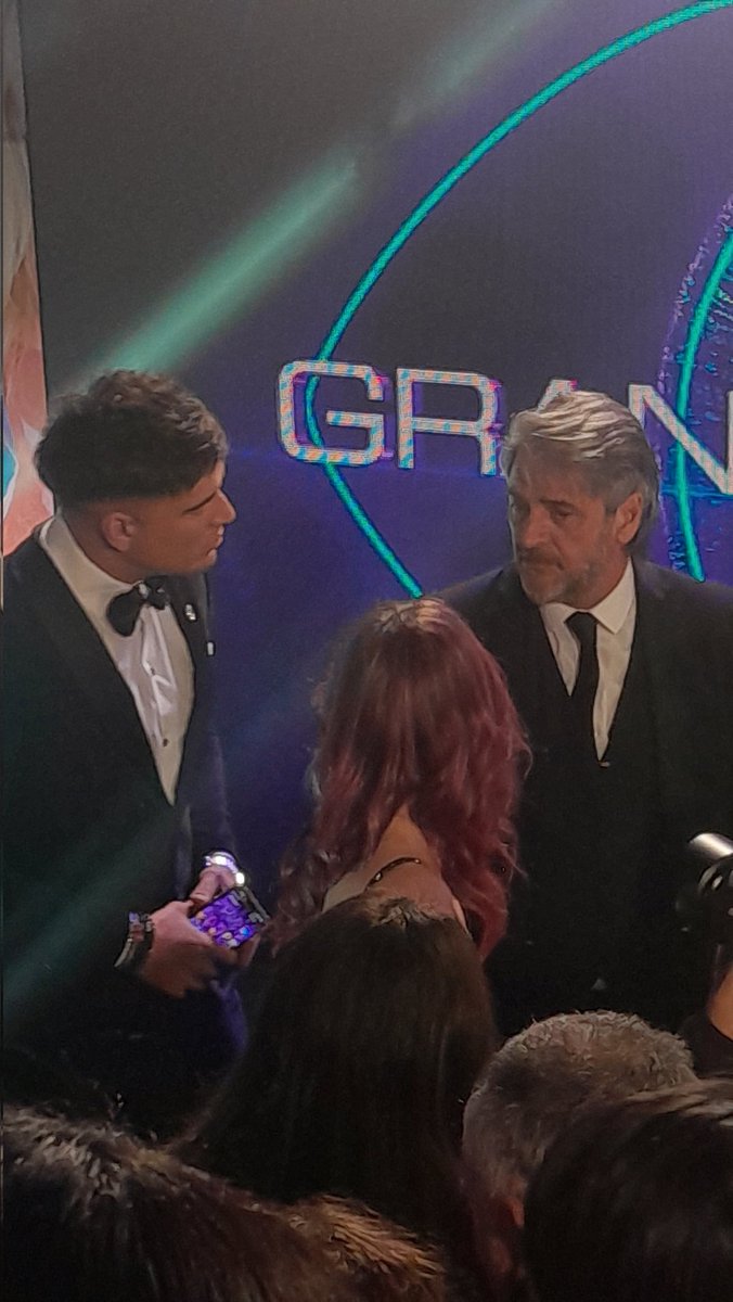ERICAEGODOY2's tweet photo. Final de Gran Hermano Mauro Dalessio Paloma y Dario 💙
Gran Hermano
Gran Armado
Alfombra Azul
Mauro Dalessio
Mauro Gh
#GranHermanoAr #finalgh
@TeamMaurogh2024 https://t.co/dbJWqGvTCh
