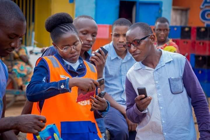 AgasekeTv's tweet photo. #Burundi Hitamwo @twikanguremf maze : 

✅Wakirwe nk'umukwe ; 
✅Ugendane Microfinance muri terefone biciye mu kwugurura @CASHTEL412040 ;
✅ akadeni mu kanya isase n'ibindi : https://t.co/H8eRgQEwUC 
@BankiNkuru @FinancesBdi @Abg_Bdi https://t.co/yQlqkhCNKU