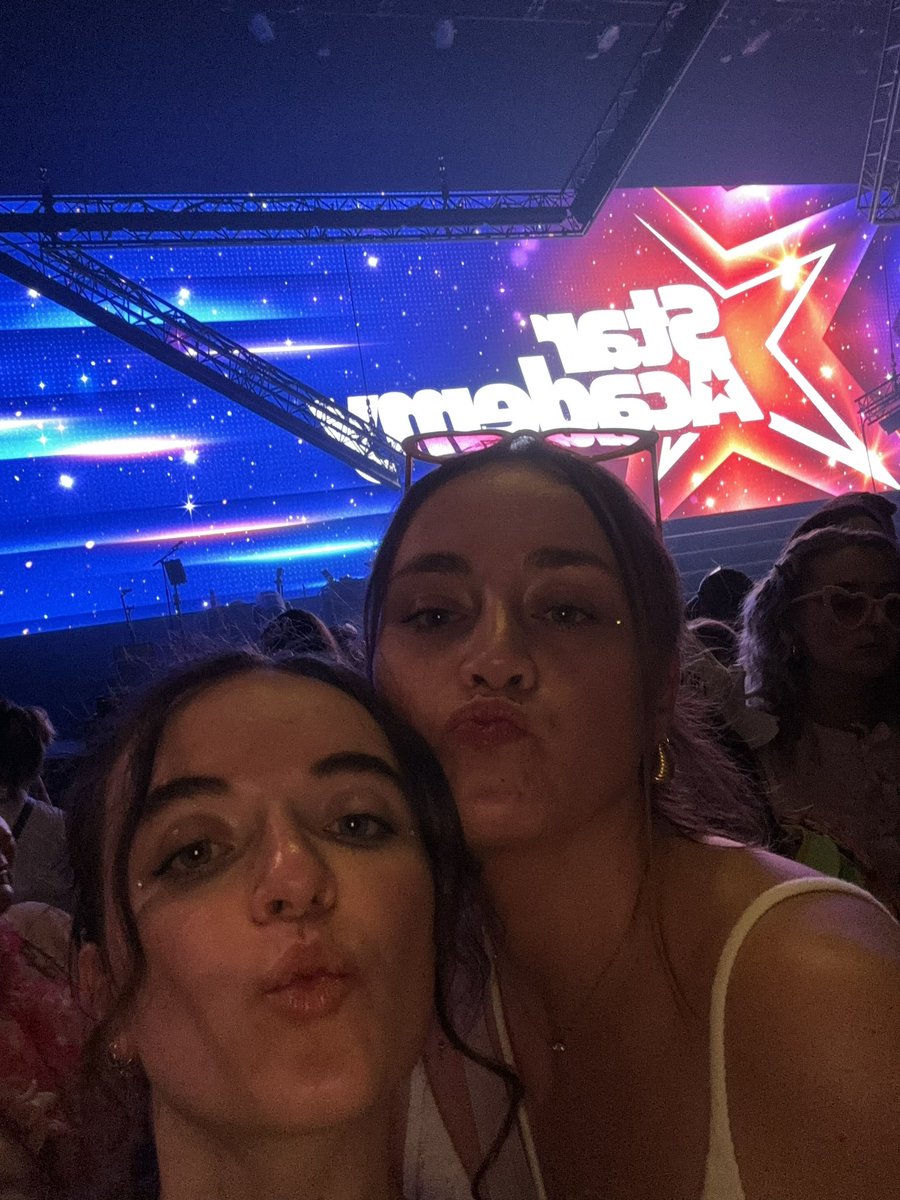 La Clique 💕 tweet media