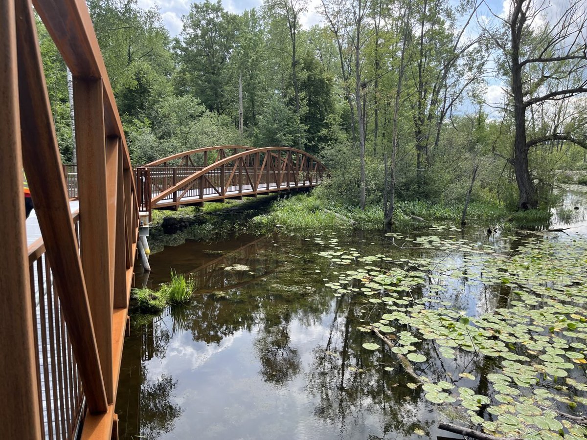 UPDATE | New footbridge at Mud Lake 🙌 

The new pedestrian bridge at Mud Lake is now open.

Upgrades to the trail system include:

✔ Widened primary trial network
✨ New boardwalks
🌳 Flood protection
👓 Upgraded lookout platform
👨‍🦽 Better trail access points and signage