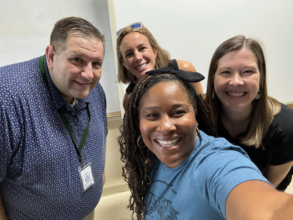 Jennifer Woody tweet media