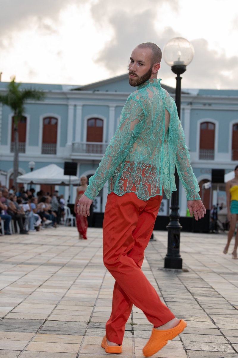 itsmarcellb's tweet photo. Salvaje, una sirena, una personaje… y no lo puedo evitar, RUNWAY!!!
.
Que emoción jaja!!! Era mi primera vez caminando en Paso Pasarela por Mikhael Estrada y estoy sumamente agradecido por la oportunidad!!! 🫶🏻 Esto no será la última vez que ustedes me ven modo pasarela
#paspas https://t.co/bWCdBGAr1G