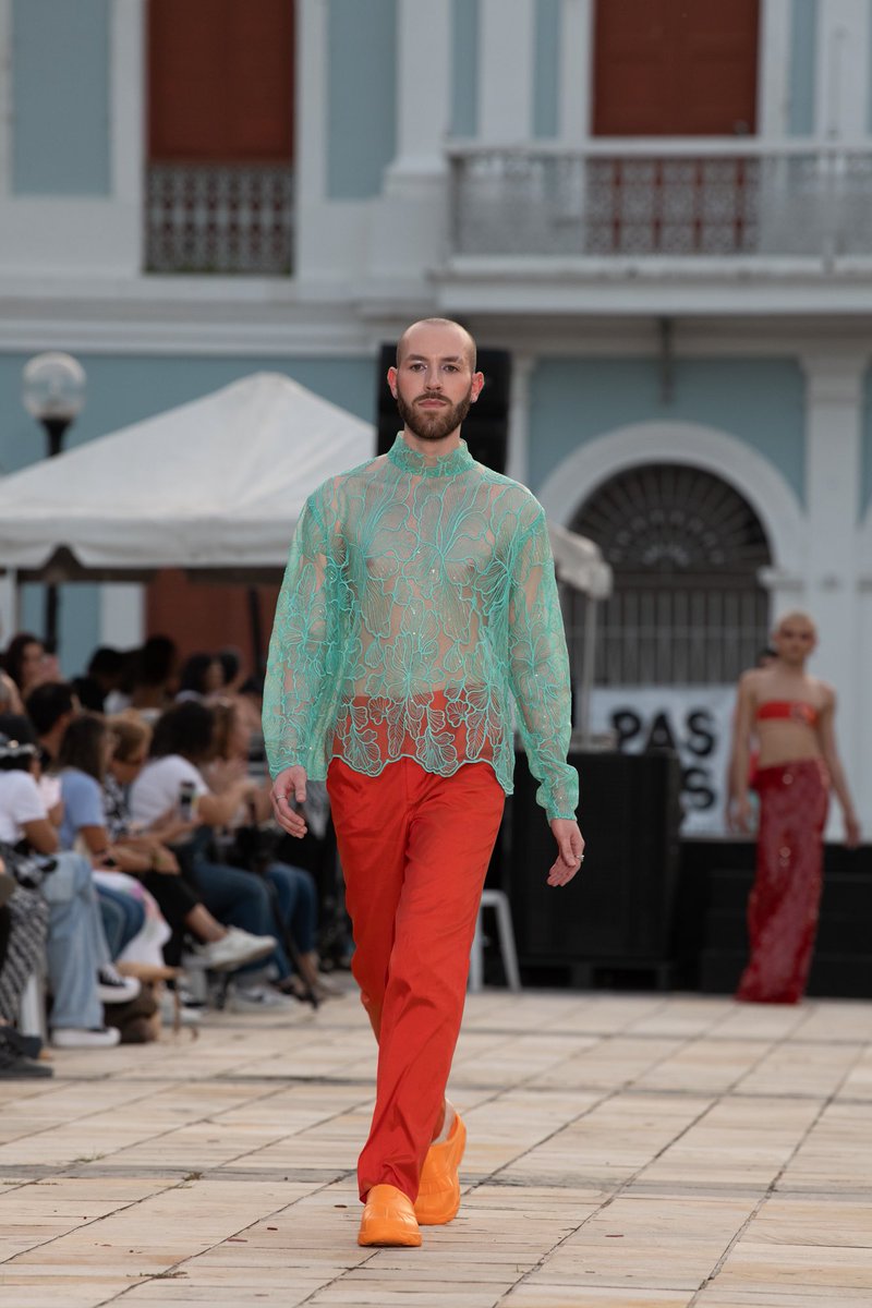 itsmarcellb's tweet photo. Salvaje, una sirena, una personaje… y no lo puedo evitar, RUNWAY!!!
.
Que emoción jaja!!! Era mi primera vez caminando en Paso Pasarela por Mikhael Estrada y estoy sumamente agradecido por la oportunidad!!! 🫶🏻 Esto no será la última vez que ustedes me ven modo pasarela
#paspas https://t.co/bWCdBGAr1G