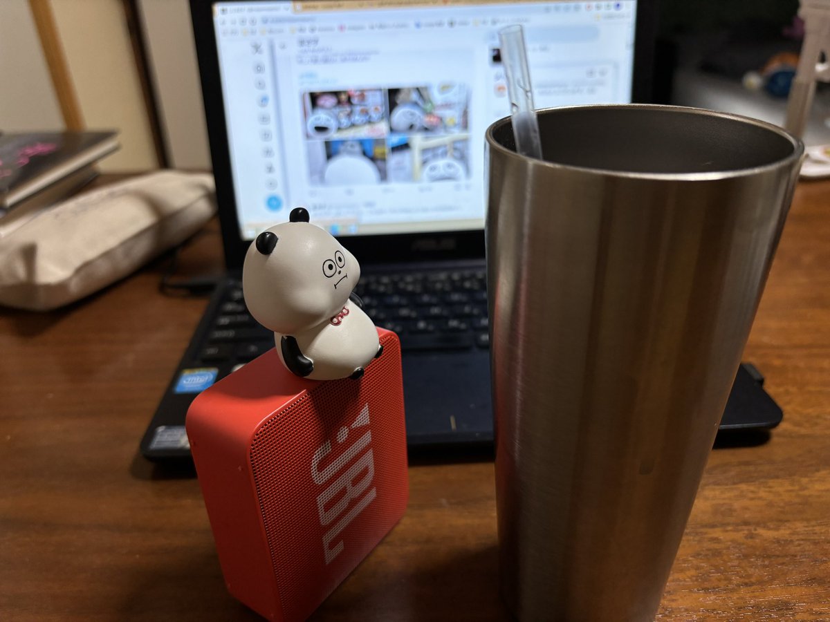 masamasacco's tweet image. ぱんだちゃんどしたん? カルピス?

それカルピスじゃなくて水。フェイスマスクしてるからストローで飲んでんの。

見せろってか? はいはい…..😮‍💨

#フェイスマスク
#ストロー
#ふとってるぱんだ