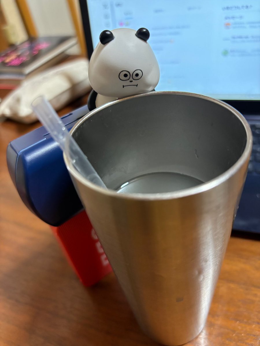 masamasacco's tweet image. ぱんだちゃんどしたん? カルピス?

それカルピスじゃなくて水。フェイスマスクしてるからストローで飲んでんの。

見せろってか? はいはい…..😮‍💨

#フェイスマスク
#ストロー
#ふとってるぱんだ