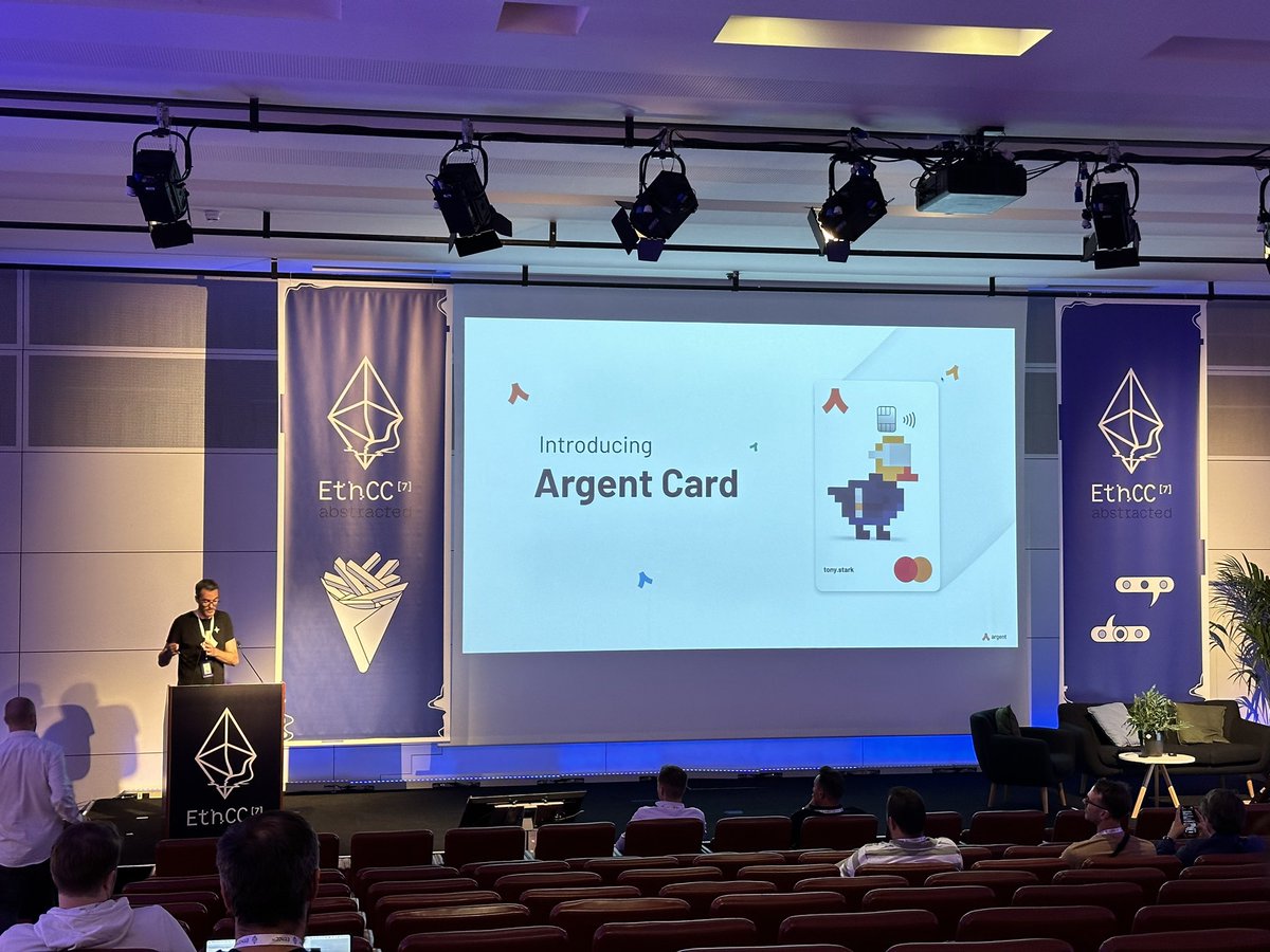 fabiocatalao_'s tweet photo. Novidades no #StarknetCC
@argentHQ anunciou o Cartão de débito sem custódia executado em @Starknet .
Você poderá usar seu dinheiro diretamente de sua conta principal sem custódia.
Transações serão onchain utilizando Session Keys, logo você não terá que assinar com sua carteira para efetuá-las.
Moeda base será USDC.
HUGE