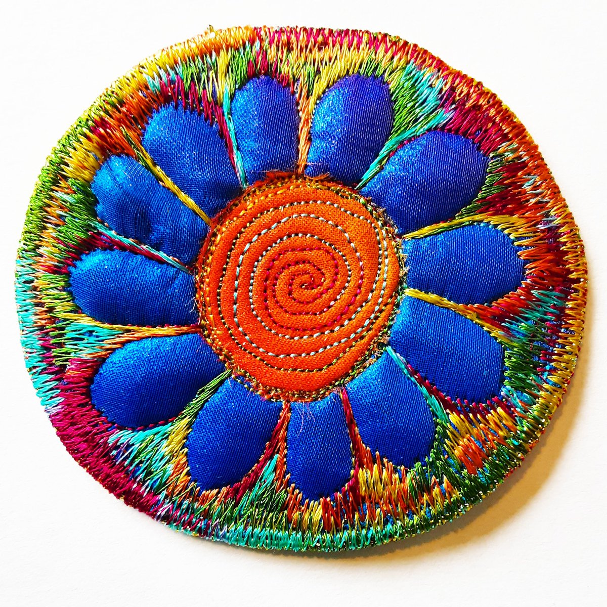 SueTrevor3's tweet photo. Textile Flower Brooch Free Machine Embroidery i... - Folksy https://t.co/wapYxYEE04 #newonfolksy https://t.co/5GtWcp4iL7