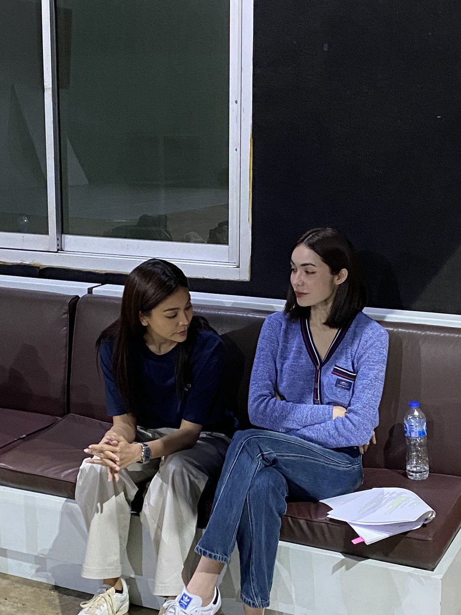 วันพรุ่งนี้ “FITTING” #ซีรีส์หยดฝนกลิ่นสนิม

📢 สามารถร่วมลุ้นติดตาม Look ต่าง ๆ ของเหล่านักแสดง พร้อมกับส่งกำลังใจให้นักแสดงด้วยการติด Hashtag เริ่มได้ตั่งเเต่เวลา 08:30 AM เป็นต้นไป 

อย่าลืมมาส่องนักแสดงไปด้วยกันนะค้าบ 👀
.
#Fittingซีรีส์หยดฝนกลิ่นสนิม
#PetrichorTheSeries