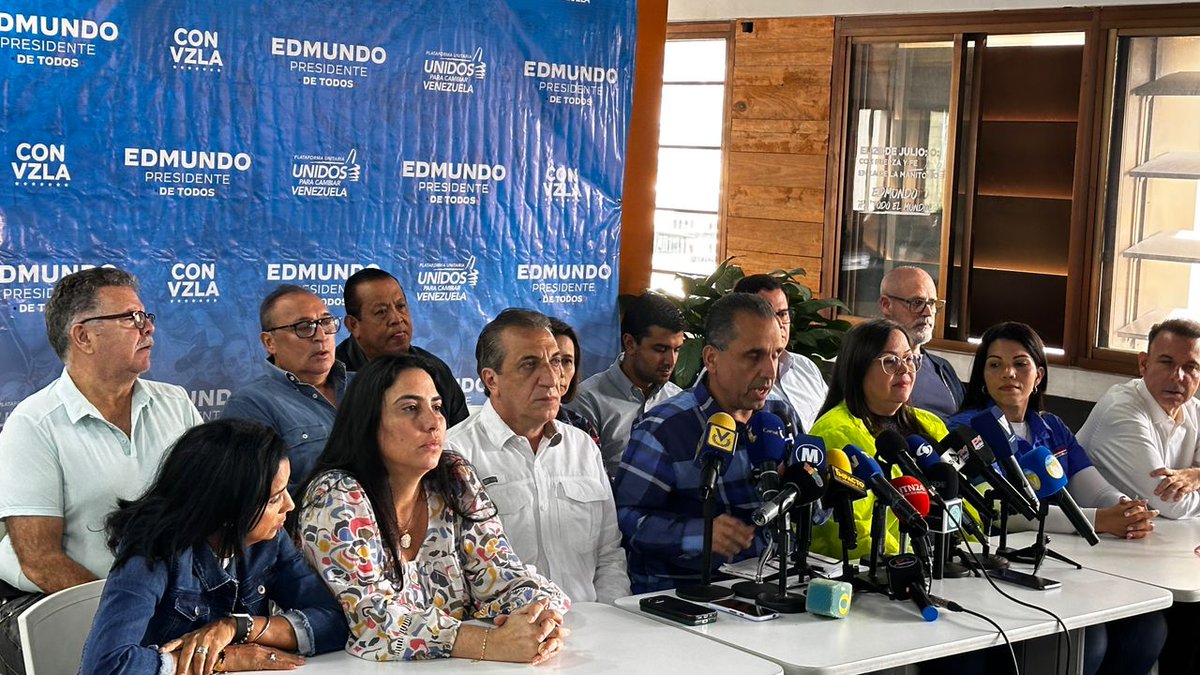 unidadvenezuela's tweet photo. Rueda de prensa semanal de la Plataforma Unitaria. @PieroMaroun, miembro de la Plataforma: "Agradecemos a todas las personas que prestan apoyo a las movilizaciones. A quienes sofrcen sus Posadas, restaurantes, viviendas. A ustedes, hermanos venezolanos, que hacen todo este esfuerzo y sacrificio, desde la Plataforma les damos las gracias". #9jul
