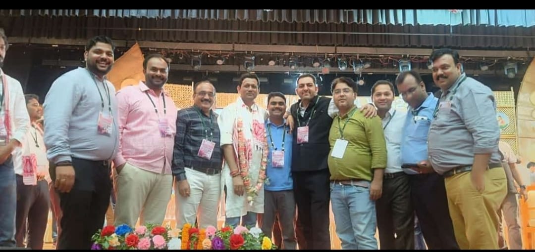 न हम-सफ़र न किसी हम-नशीं से निकलेगा,
हमारे पाँव का काँटा हमीं से निकलेगा.

आदरणीय महासचिव BOIOA बिहार यूनिट कामरेड गणेश पाण्डेय सर का एआईबीओसी के उपमहासचिव बनना पूरे बिहार यूनिट के लिए गौरवान्वित होने वाला पल है,आपको ढेर सारी बधाइयां 💐💐💐

हमारी एकता ज़िन्दाबाद ✊✊✊🚩🚩🚩