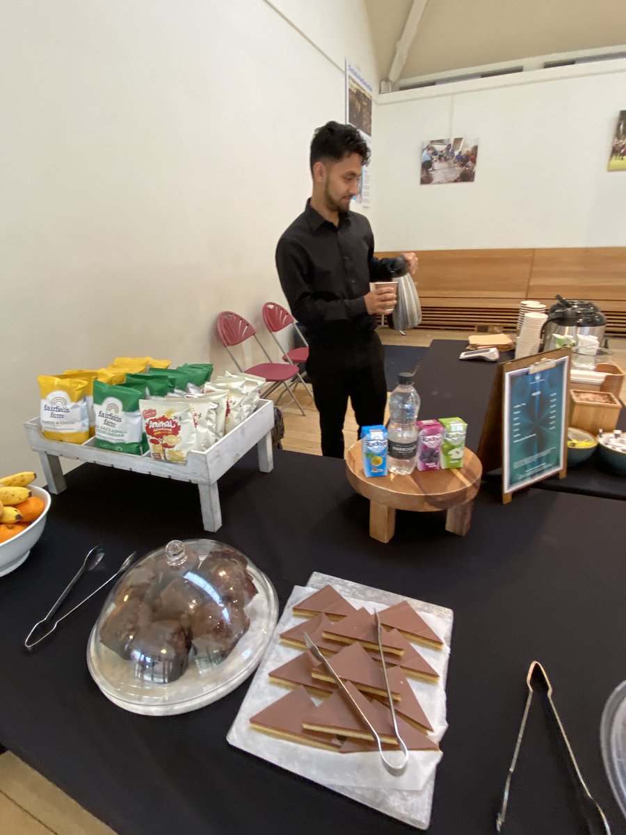 HRP_learning's tweet image. Although our regular cafes are closed on a ‘Schools only Tuesday’, you can pick up a coffee from our pop up cafe brought to you by @CompanyofCooks or perhaps a herb tea, inspired by the fresh herbs in our historic Tudor kitchens? 
#Hamptoncourtpalace 

hrp.org.uk/hampton-court-…