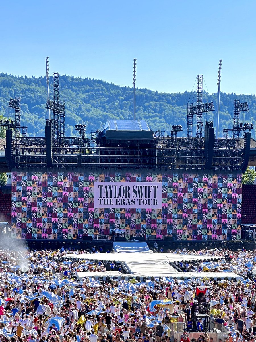 READYF0RlT's tweet photo. the view from this stadium is beautiful #ZurichTSTheErasTour https://t.co/UsShFYPqnc
