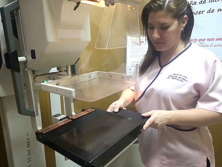 Mujeres de 40 años podrán acceder a mamografías sin orden médica

🔹 La medida busca eliminar barreras y facilitar el acceso a la detección precoz del cáncer de mama.

🔹 La Resolución N° 336 del MSPyBS entra en vigor inmediatamente.

➕ℹ️ goo.su/YkUgEg