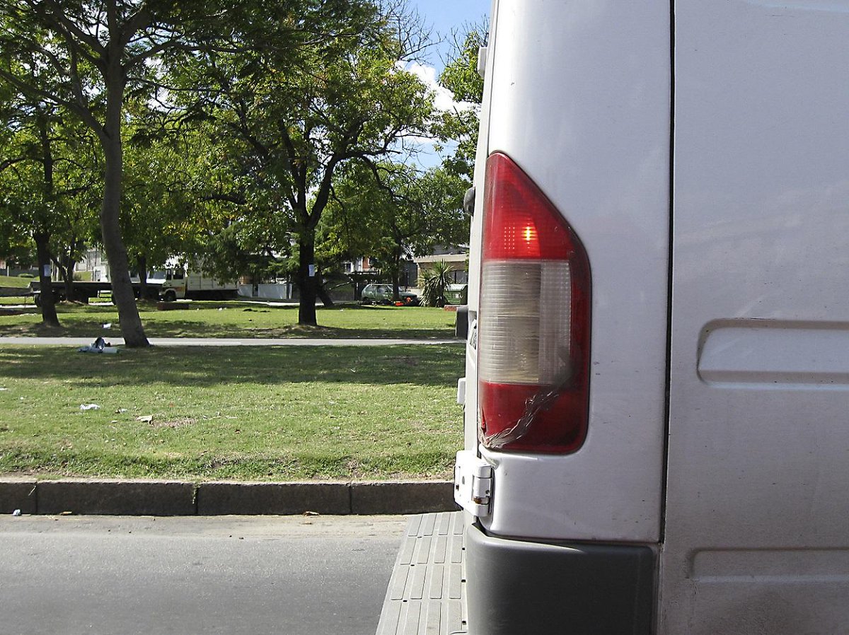 When reporting doorstep crime, try to remember key details about the trader such as their appearance, their name &amp; car registration number. Call us via 0808 223 1133.