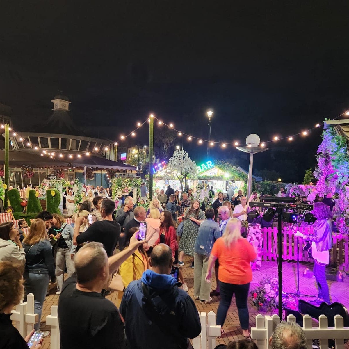 nationalexpress's tweet photo. Weekend in Bournemouth, sorted โ
Summer Live is a hidden gem you won't want to miss ๐ถโ๏ธ
Catch the vibe and get there with a ride that drops you right in the action: https://t.co/S9WLWrorMU
If you know, you go National Express.
#IfYouKnowYouGo https://t.co/tng7ChbmYy