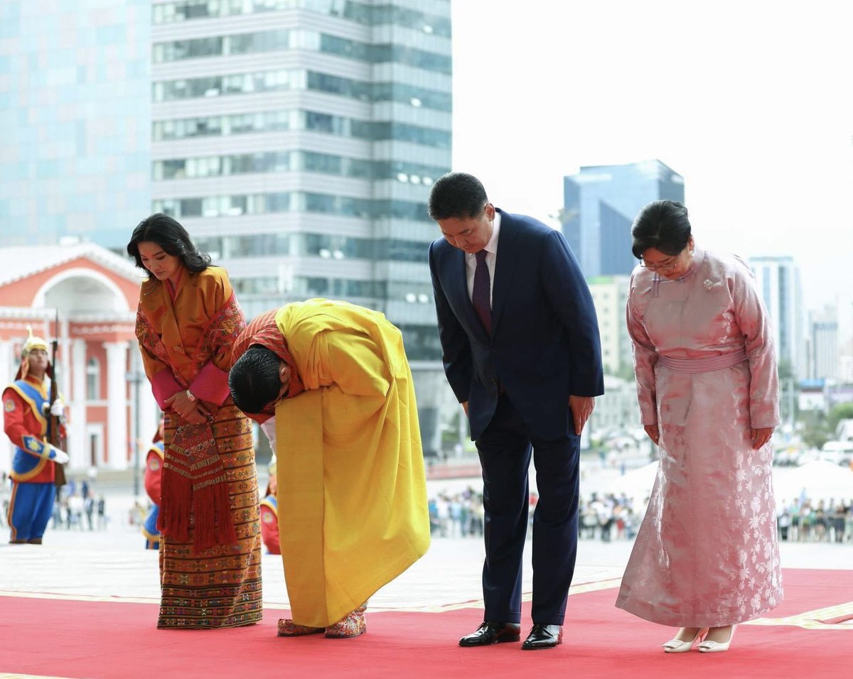 Энэ ямар мундаг хүндлэл вэ?
Respect 🙏