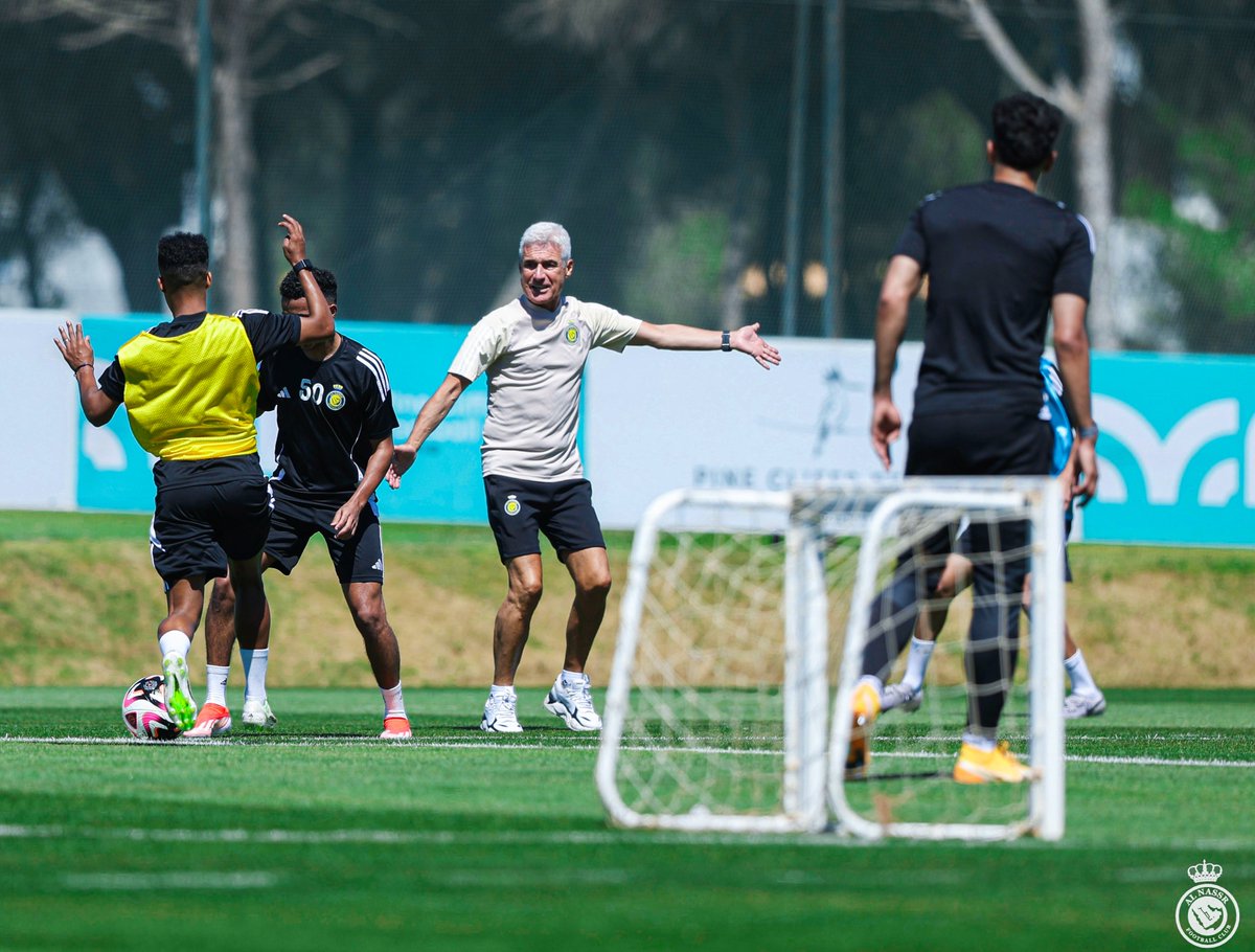 AlNassrFC's tweet image. توجيهـاتٌ وعمـل 🗣️
#النصر_في_البرتغال 🇵🇹