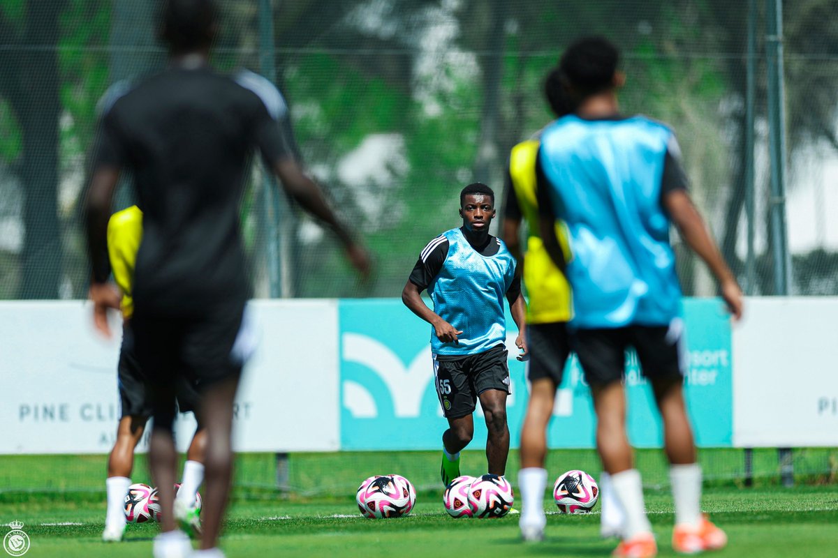 AlNassrFC's tweet image. توجيهـاتٌ وعمـل 🗣️
#النصر_في_البرتغال 🇵🇹