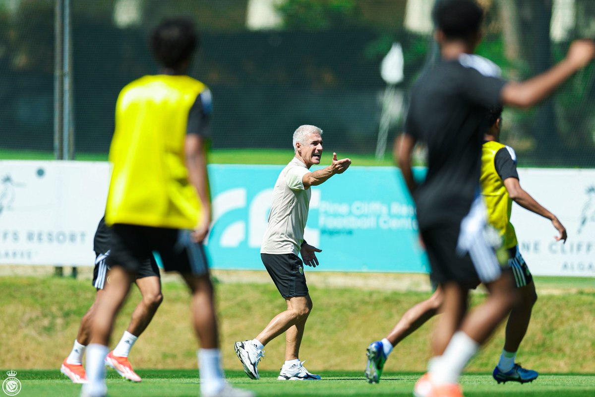 AlNassrFC's tweet image. توجيهـاتٌ وعمـل 🗣️
#النصر_في_البرتغال 🇵🇹