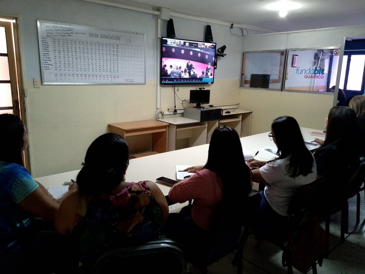 CDCEGuarico's tweet photo. #VenezuelaEsPoesía
🗣️📢 #AlMomento El equipo del @CDCEGuarico, presente en la videoconferencia sobre los "TSJ va a la Escuela".
@NicolasMaduro 
@_LaAvanzadora 
@MPPEDUCACION 
@EliasEducacion1 
@josemvasquez 
@Gob_Guarico https://t.co/iV6oqH6xNc