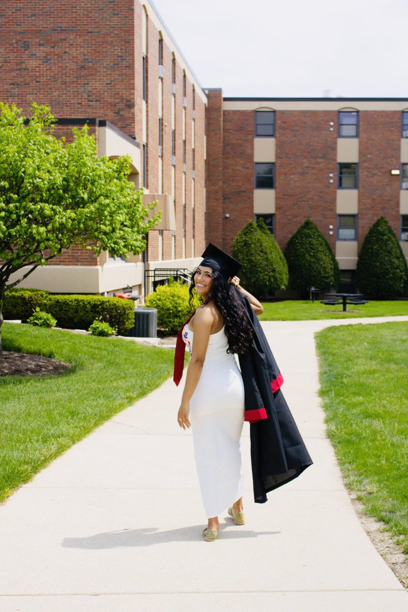 _Samara_20_'s tweet photo. La educación es el arma más poderosa que puedes usar 👩🏽‍🏫
Unseen grad photos🫣 ✨ #classof2024 https://t.co/6qHJKflvSF