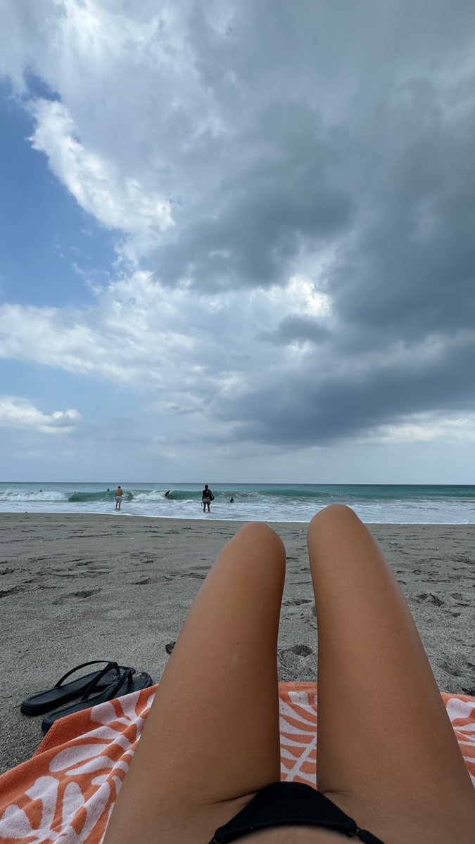 I'm currently pretending I’m at the beach 🌊