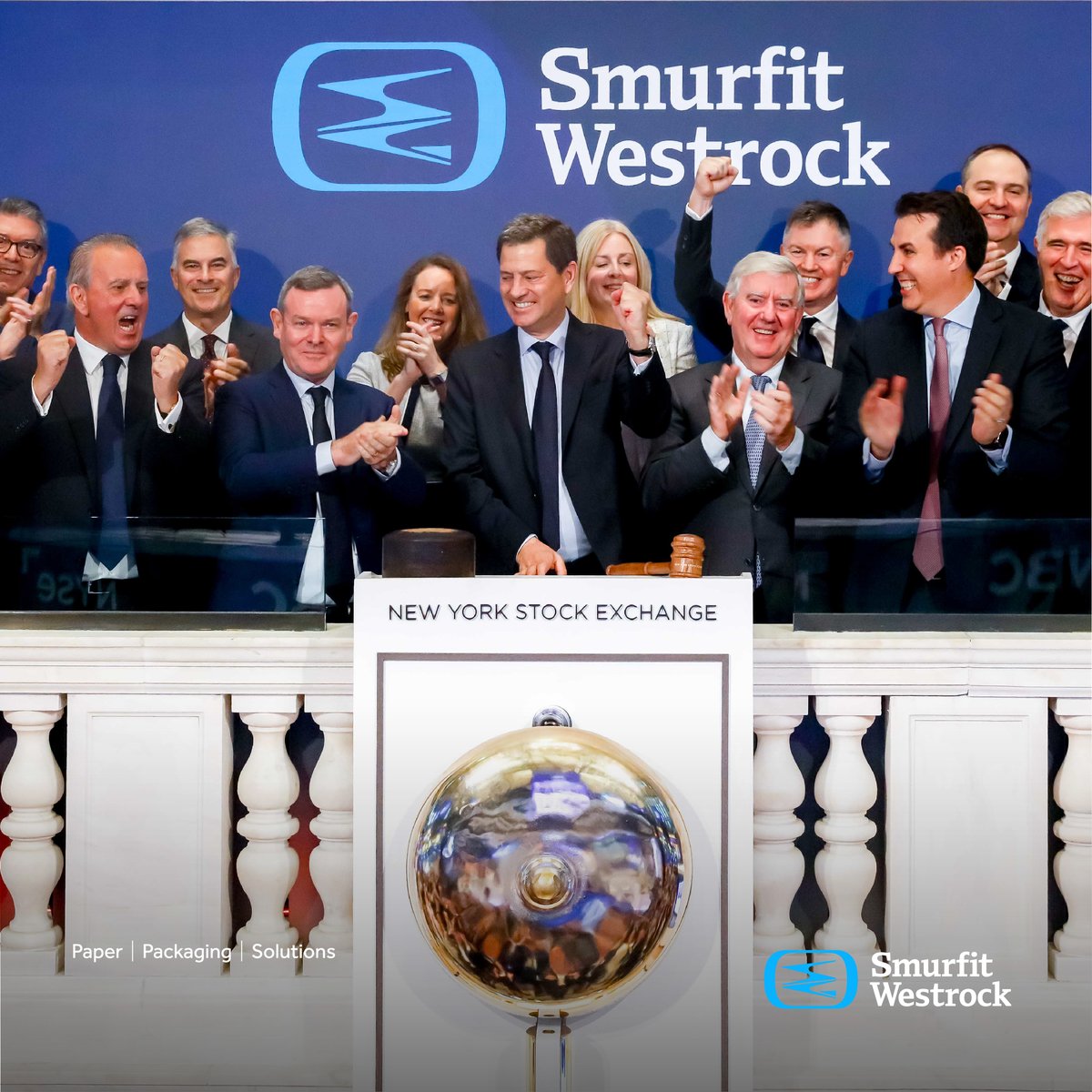 smurfitkappa's tweet photo. We made it official with a 🔔 ring! Yesterday we celebrated the creation of Smurfit Westrock and the company’s debut on the @NYSE. As the leading global provider of sustainable paper and packaging, we look forward to serving our customers with an expansive range of distinctive, innovation and sustainable products. Here’s to the future of packaging! #SmurfitWestrock