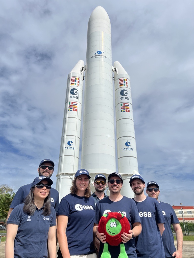 ESA__Education's tweet image. 🚀 Excitement is building up! 🚀

Team members of the #FlyYourSatellite teams @ISTSat_One and 3Cat-4 @nanosatlabupc have arrived in Kourou and are getting ready and hyped up for launch! ✨

To get into the mood, watch the launch integration recap from Berlin and find out what the…