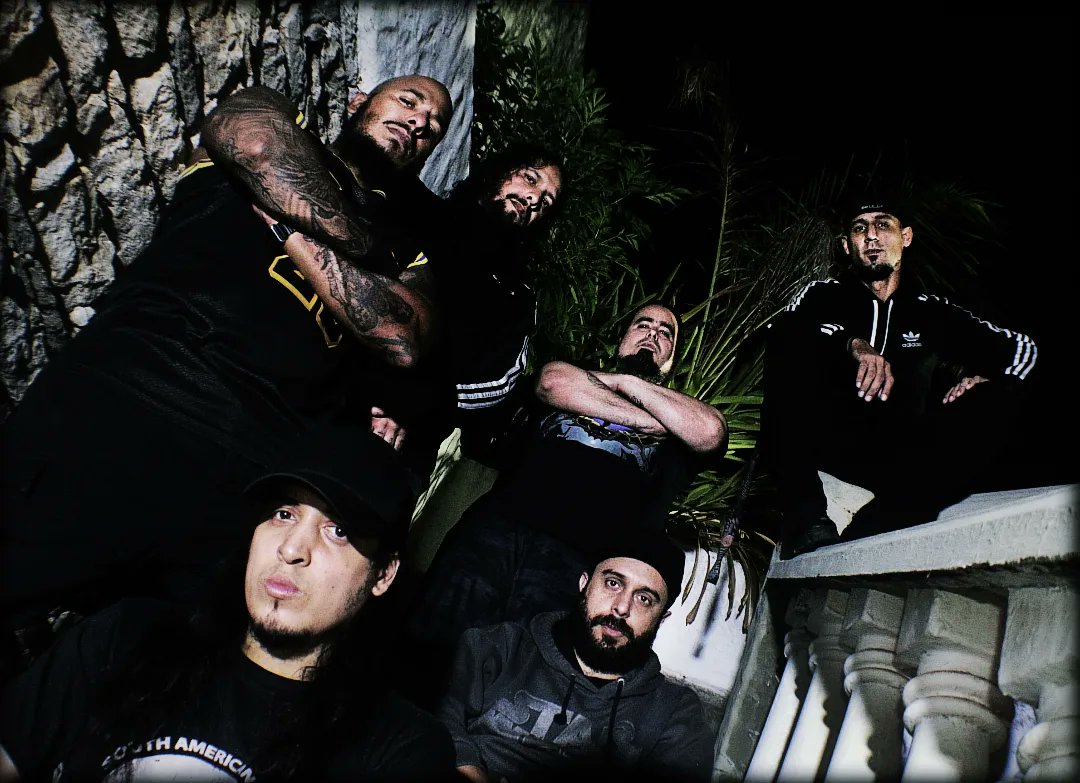 "Reach Bottom" segundo single promocional de nuestro EP "The Rat Race".

¡DISPONIBLE YA! 

📺 YouTube: youtu.be/kAqZa_iFHLk?si…

Dropped by Wolf Entertainment 🇻🇪🇩🇪