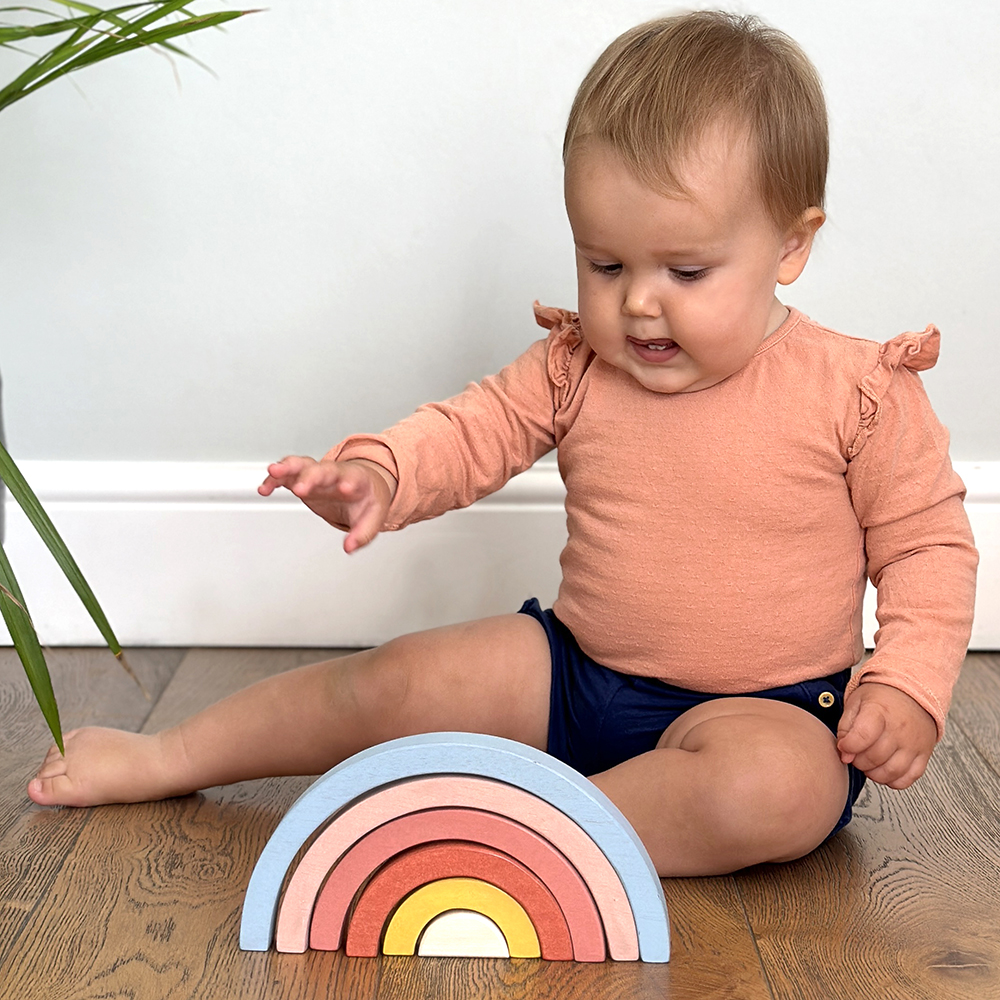 This little wooden Mentari Sunset Tunnel is a fun toy for little ones.
Unpredictable and a little challenging, just like the British weather :) 🌈🌧️🌦️
#tunnel 
#rainbow
#Sunset