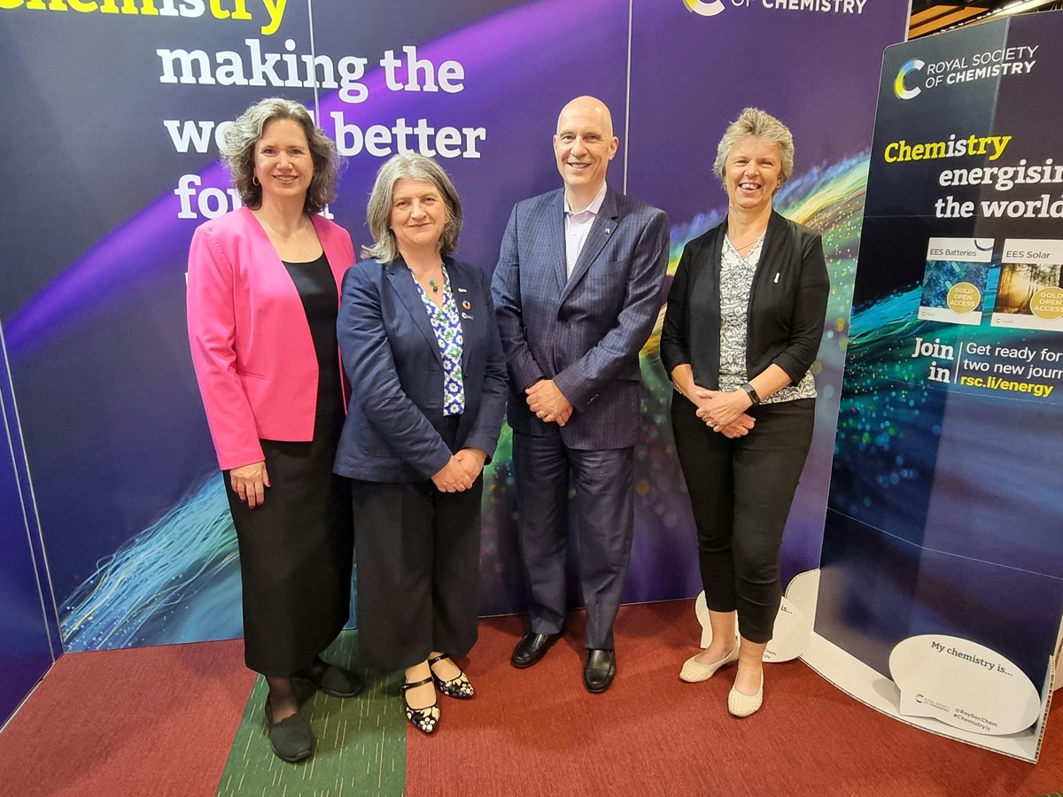 RoySocChem's tweet photo. Historic agreement for international chemistry co-operation. Albert G. Horvath @AmerChemSociety CEO joined @RoySocChem CEO @helenpain_RSC to sign  memorandum of understanding between our two societies, hosted today @EuChemS_Congres by @EuChemS. Read more https://t.co/B6Bdo0pZOL https://t.co/DIlWpVY0mY