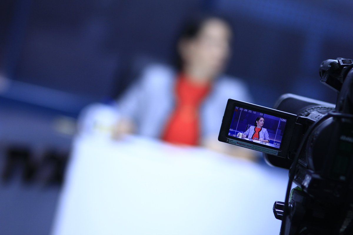 #EncuentroTVX| Necesitamos bajar el precio de los #alimentos, hay 2 maneras, una es con amenazas, sin un plan y la otra es tener un plan y gente capacitada para manejar una situación económica y social tan delicada como esta, detalla <a href="/ClaudiaOrtizSV/">Claudia Ortiz</a>, diputada de <a href="/vamoselsalvador/">VAMOS</a>.