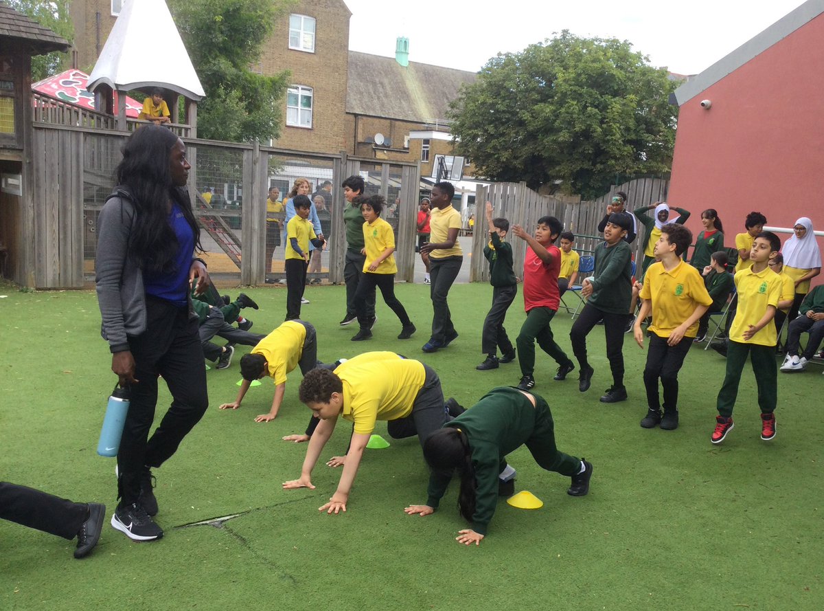 Commonwealth Games silver medallist #VictoriaOhuruogu putting our children through their paces <a href="/JohnKebleBrent/">John Keble C of E School</a> fundraising for Sportsforschools.org